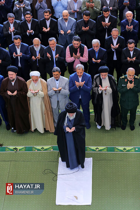 اقامه نماز عید فطر به امامت رهبر انقلاب