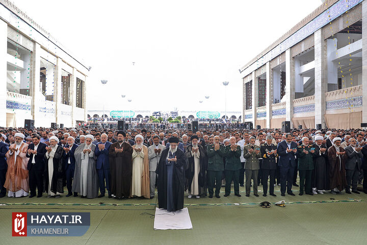 اقامه نماز عید فطر به امامت رهبر انقلاب