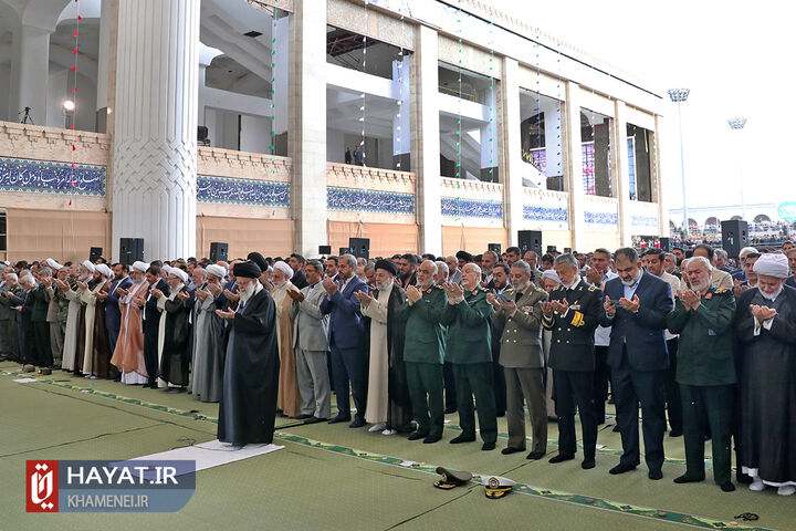 اقامه نماز عید فطر به امامت رهبر انقلاب