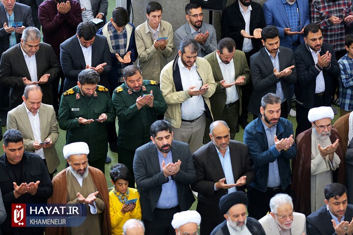 اقامه نماز عید فطر به امامت رهبر انقلاب