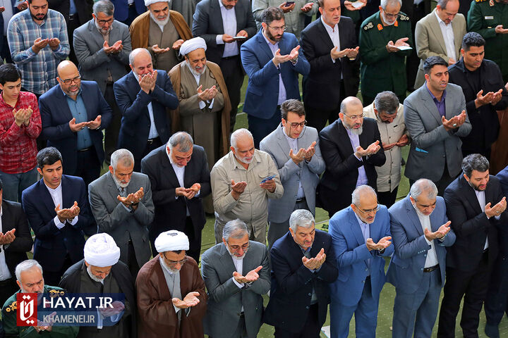 اقامه نماز عید فطر به امامت رهبر انقلاب