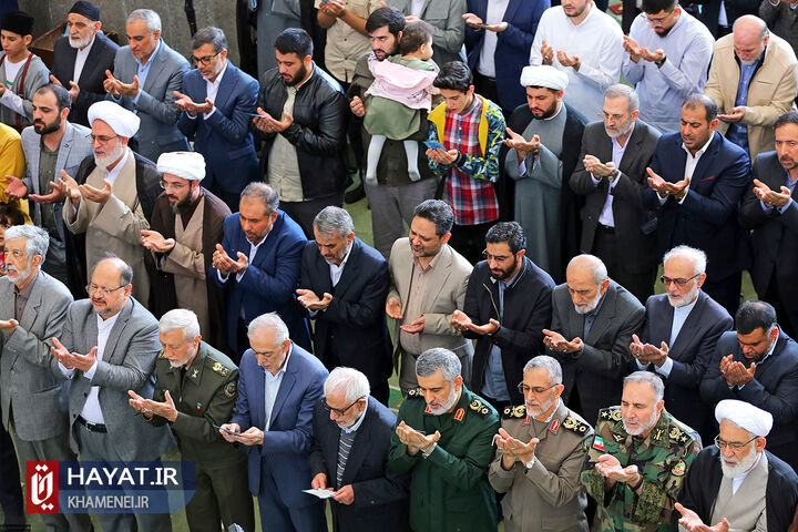 اقامه نماز عید فطر به امامت رهبر انقلاب