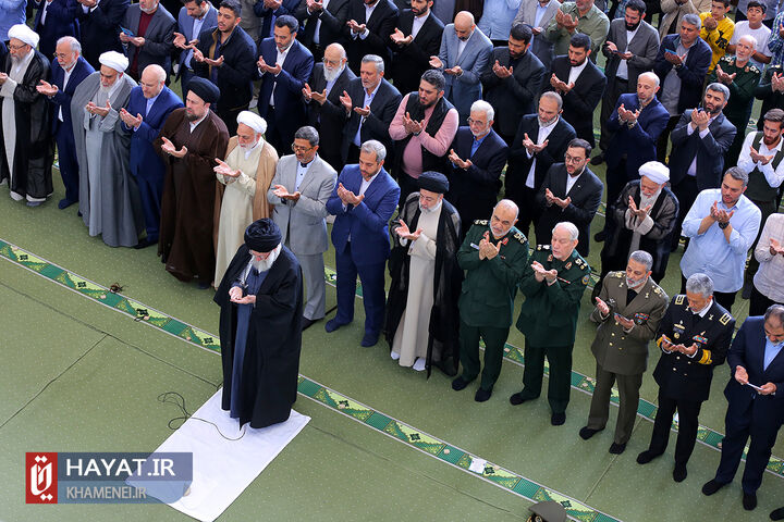 اقامه نماز عید فطر به امامت رهبر انقلاب