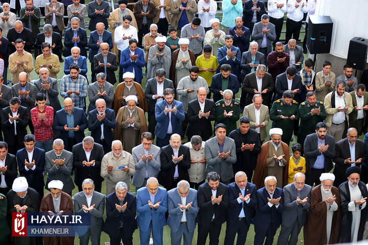 اقامه نماز عید فطر به امامت رهبر انقلاب