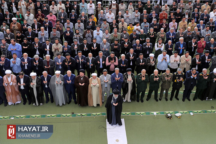 اقامه نماز عید فطر به امامت رهبر انقلاب