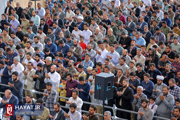 اقامه نماز عید فطر به امامت رهبر انقلاب