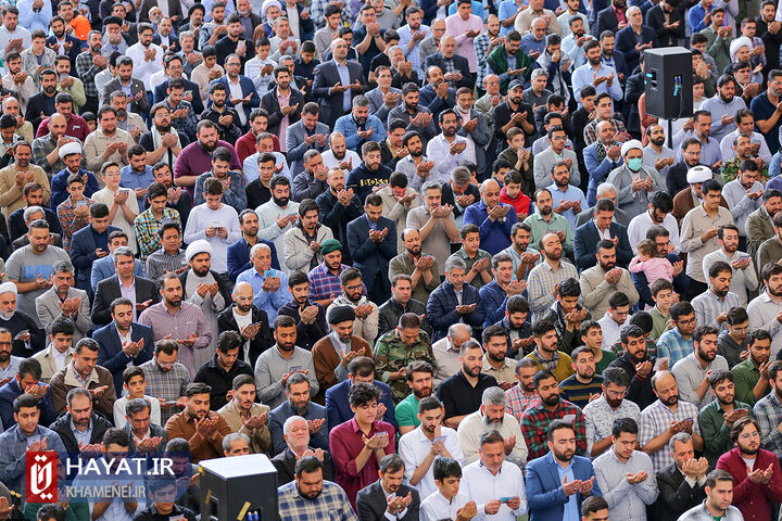 اقامه نماز عید فطر به امامت رهبر انقلاب