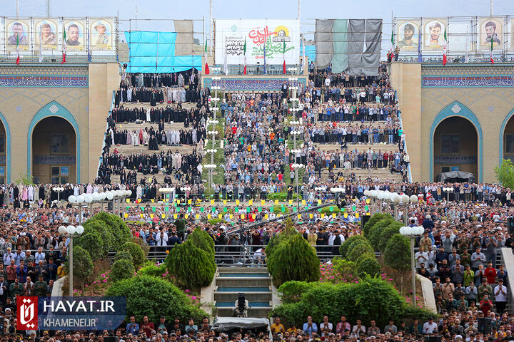 اقامه نماز عید فطر به امامت رهبر انقلاب