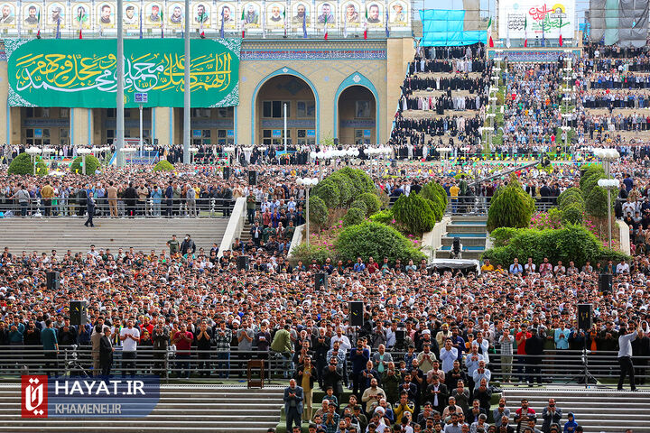 اقامه نماز عید فطر به امامت رهبر انقلاب