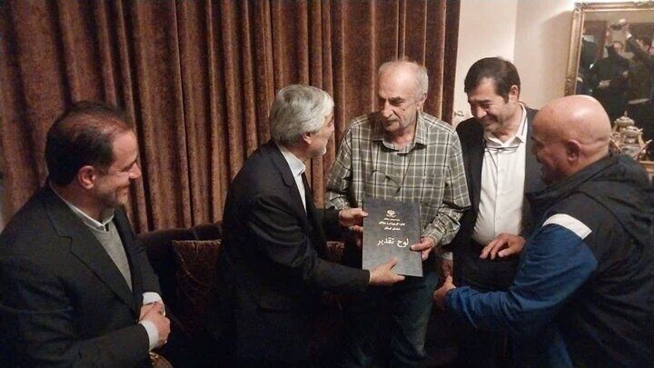 عیادت و تجلیل وزیر ورزش و جوانان از پیشکسوتان فوتبال گیلان عیادت و تجلیل وزیر ورزش و جوانان از پیشکسوتان فوتبال گیلان