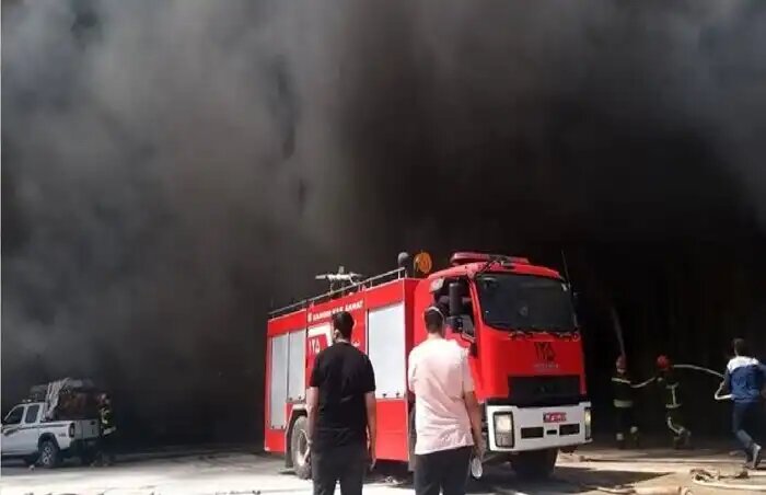 مجتمع تجاری زیتون شیراز دچار آتش سوزی شد