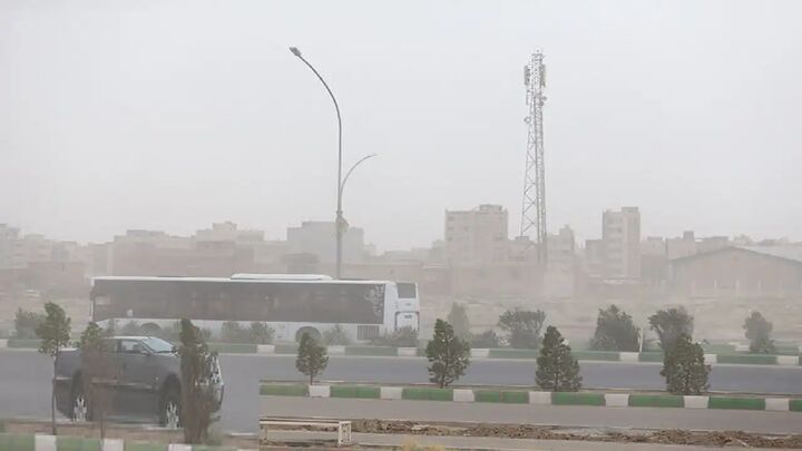 حجم آلاینده گرد و غبار در مشهد به شدت افزایش یافت حجم آلاینده گرد و غبار در مشهد به شدت افزایش یافت