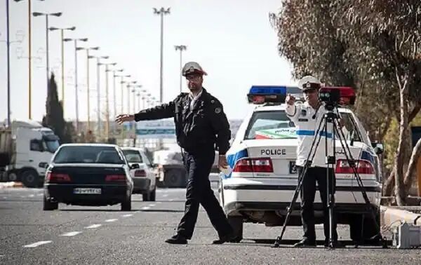برخورد جدی پلیس با تخلفات ساکن و ثبت تخلف پارک حاشیه ای با دوربین های متحرک برخورد جدی پلیس با تخلفات ساکن و ثبت تخلف پارک حاشیه ای با دوربین های متحرک