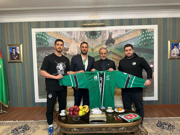 تقدیر رئیس انجمن هاکی روی یخ از سفیر ایران در ترکمنستان تقدیر رئیس انجمن هاکی روی یخ از سفیر ایران در ترکمنستان