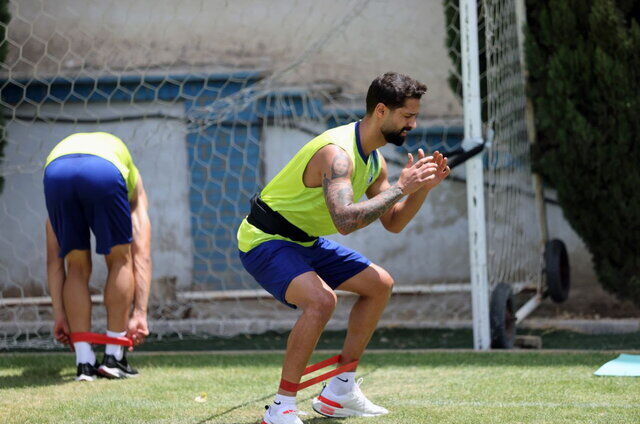 مدافع استقلال به تراکتور میرسد مدافع استقلال به تراکتور میرسد