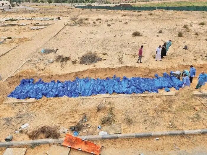 کشف یک گور جمعی دیگر در بیمارستان «ناصر» غزه کشف یک گور جمعی دیگر در بیمارستان «ناصر» غزه