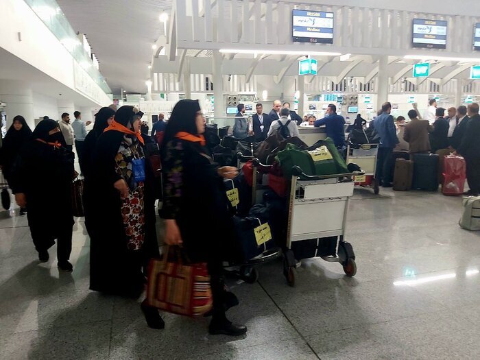 نخستین گروه از زائران عمره راهی عربستان شدند/ آغاز اعزام به حج تمتع از ٢۴ اردیبهشتماه + تصاویر