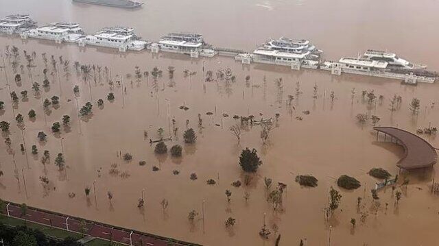 سیل در جنوب چین قربانی گرفت؛ بیش از ۱۱۰ هزار نفر آواره شدند سیل در جنوب چین قربانی گرفت؛ بیش از ۱۱۰ هزار نفر آواره شدند