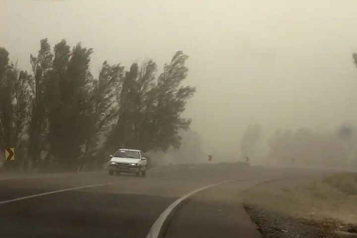 باد با سرعت ۸۰ کیلومتر بر ساعت، اردکان یزد را در نوردید باد با سرعت ۸۰ کیلومتر بر ساعت، اردکان یزد را در نوردید