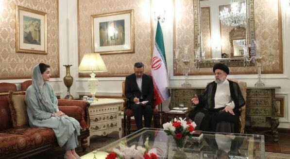 تبادل ظرفیتهای متقابل زمینه تأمین منافع و افزایش قدرت ایران و پاکستان است/ برای ادای احترام به اقبال لاهوری و تقویت روابط فرهنگی به لاهور سفر کردم تبادل ظرفیتهای متقابل زمینه تأمین منافع و افزایش قدرت ایران و پاکستان است/ برای ادای احترام به اقبال لاهوری و تقویت روابط فرهنگی به لاهور سفر کردم