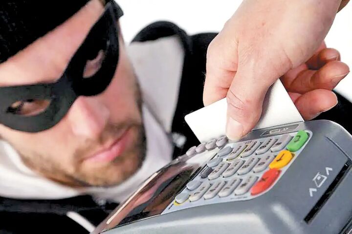 دزدی ۴۰ میلیاردی منشی یک درمانگاه با کارتخوان شخصی دزدی ۴۰ میلیاردی منشی یک درمانگاه با کارتخوان شخصی