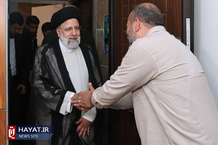 ‌حضور رئیس جمهور در منزل شهید مدافع حرم علی آقابابایی