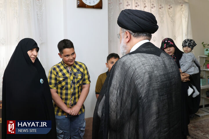 ‌حضور رئیس جمهور در منزل شهید مدافع حرم علی آقابابایی