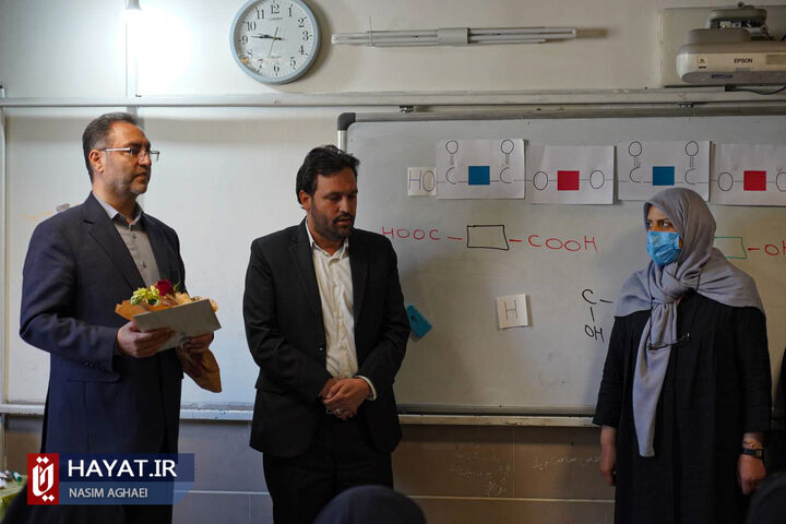 آیین تجلیل از مقام معلم در مدرسه شهدای هفتم تیر