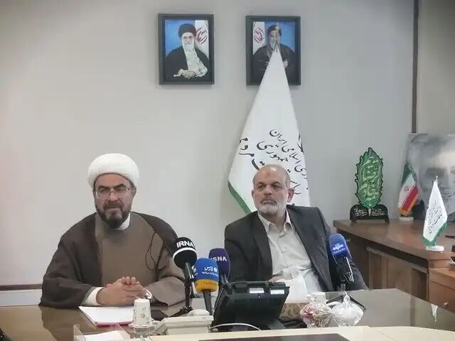 وظیفه دولت مردمی این است که حرف مردم را خوب بشنود و مشکلات را با کمک خود مردم حل کند. وظیفه دولت مردمی این است که حرف مردم را خوب بشنود و مشکلات را با کمک خود مردم حل کند.