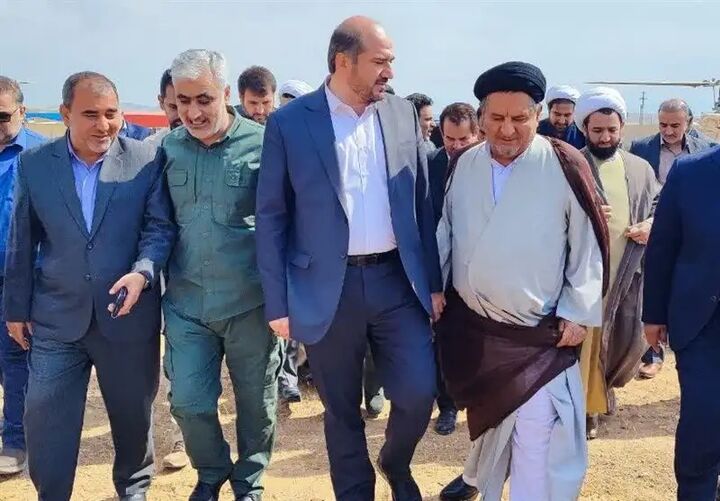 معاون رئیس جمهور از پتروشیمی دهدشت بازدید کرد معاون رئیس جمهور از پتروشیمی دهدشت بازدید کرد