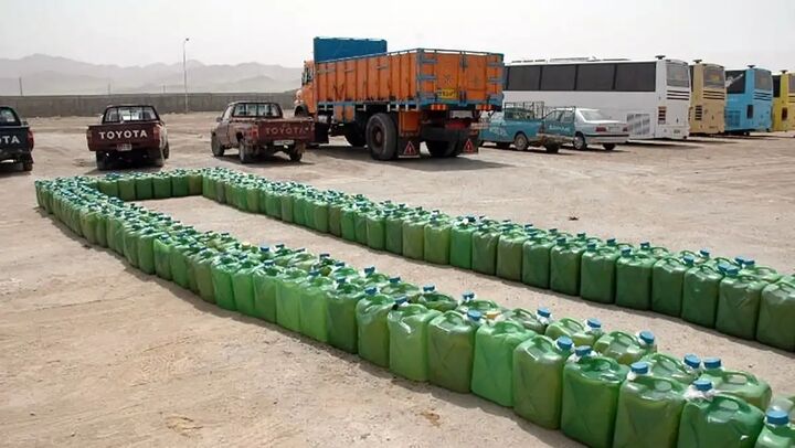 ۲۵۰ هزار لیتر سوخت قاچاق در جاسک کشف شد ۲۵۰ هزار لیتر سوخت قاچاق در جاسک کشف شد