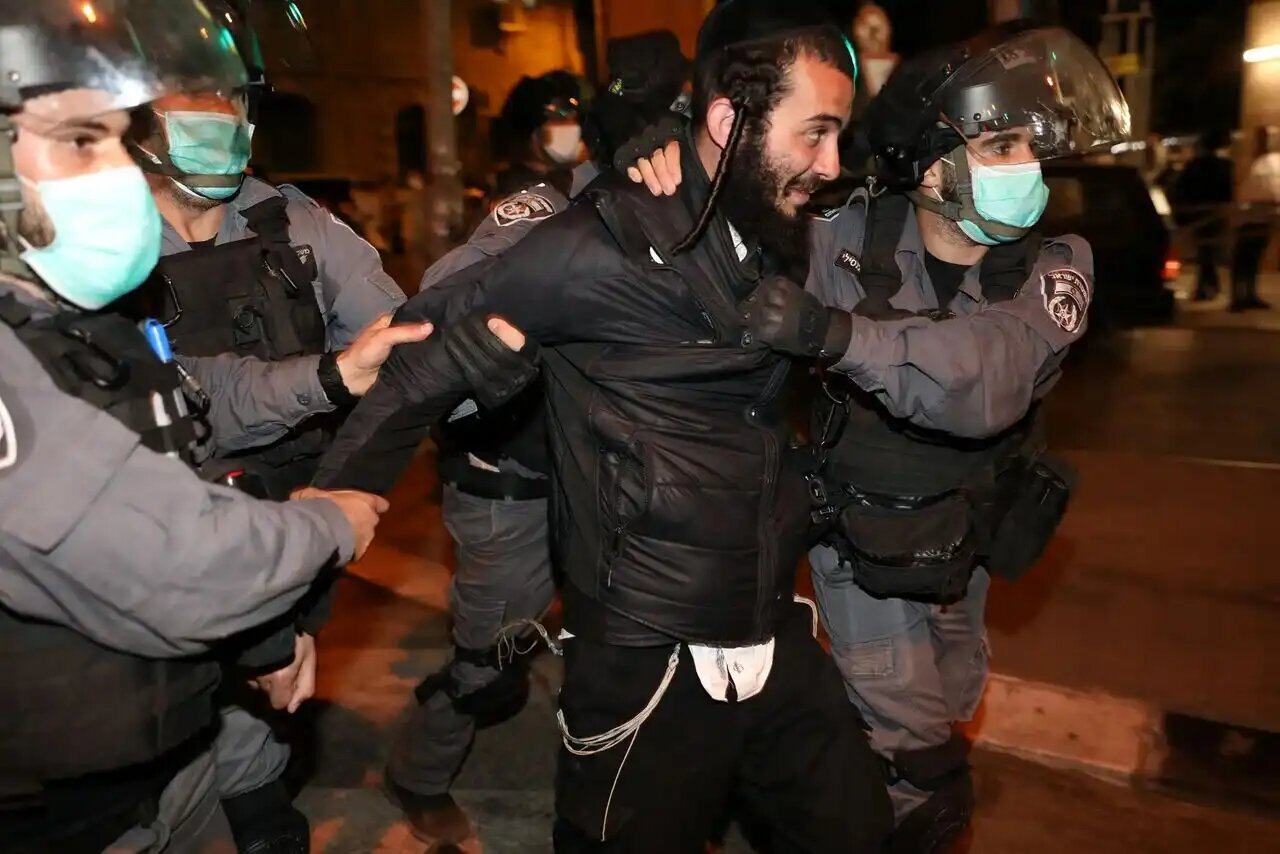 درگیری شدید پلیس رژیم صهیونیستی با معترضان در تل‌آویو