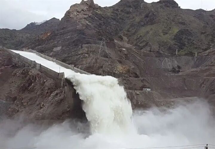 سد مخزنی دویرج دهلران سرریز کرد سد مخزنی دویرج دهلران سرریز کرد