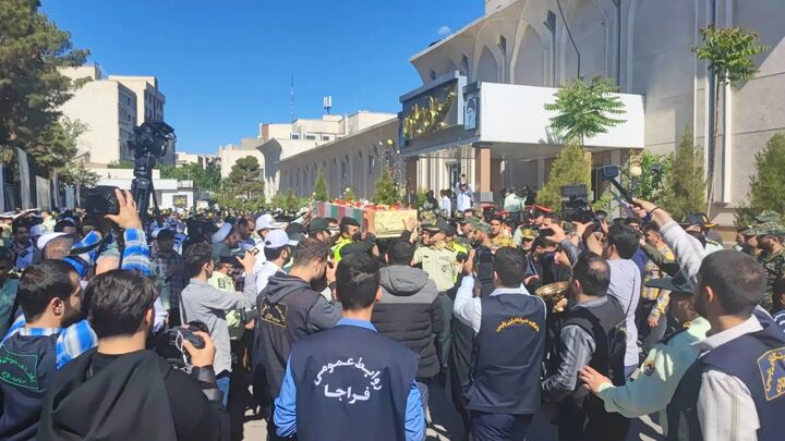 تشییع پیکر شهید گمنام در فرماندهی انتظامی تهران بزرگ + فیلم تشییع پیکر شهید گمنام در فرماندهی انتظامی تهران بزرگ + فیلم
