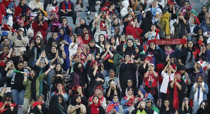 محرومیت بانوان به جرم فحاشیِ کل ورزشگاه محرومیت بانوان به جرم فحاشیِ کل ورزشگاه