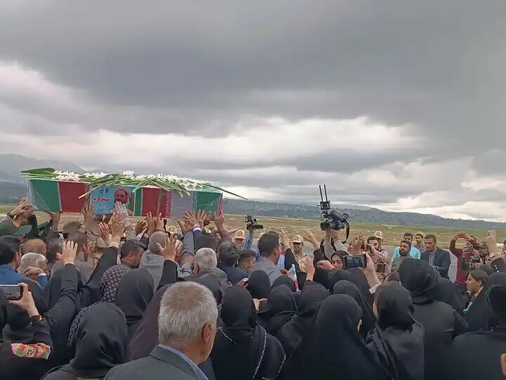 پیکر شهید «محمدشفیع فیضیزاده» در ایلام تشییع شد پیکر شهید «محمدشفیع فیضیزاده» در ایلام تشییع شد