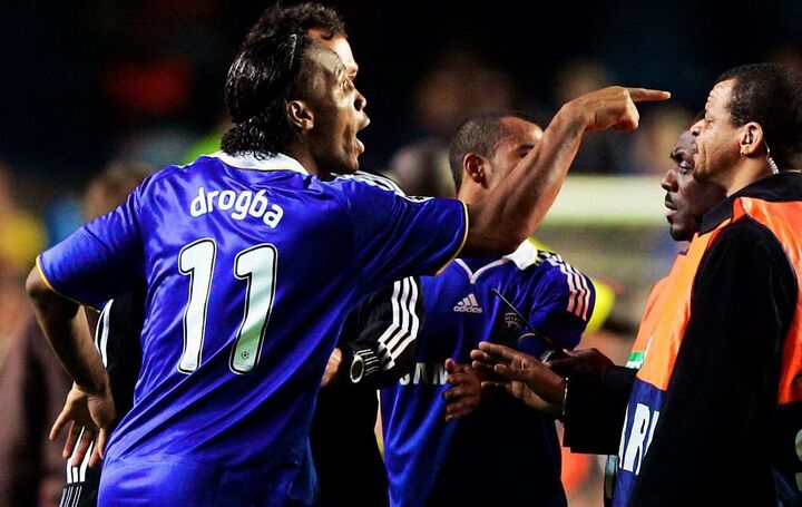 فیلم/ هدیه داور به بارسا در روز عجیب داوری علیه چلسی فیلم/ هدیه داور به بارسا در روز عجیب داوری علیه چلسی