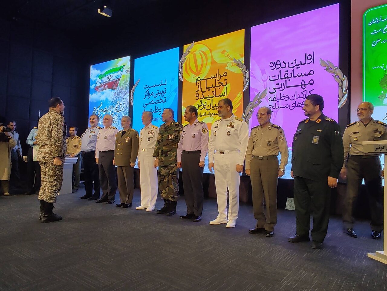 آموزش افسران ارتش باید برای آینده صورت گیرد/ ارتش باید تلاش کند که دچار «غافلگیری فناورانه» و «خواب حرفهای» نشود