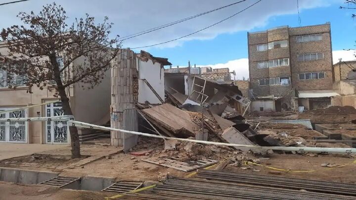 گودبرداری غیراصولی منجر به ریزش ساختمان مسکونی در مشهد شد گودبرداری غیراصولی منجر به ریزش ساختمان مسکونی در مشهد شد