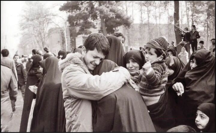 امیر زمان بدرقه دو بار تکرار کرد؛ «مادر حلالم کن! مادر حلالم کن!» امیر زمان بدرقه دو بار تکرار کرد؛ «مادر حلالم کن! مادر حلالم کن!»