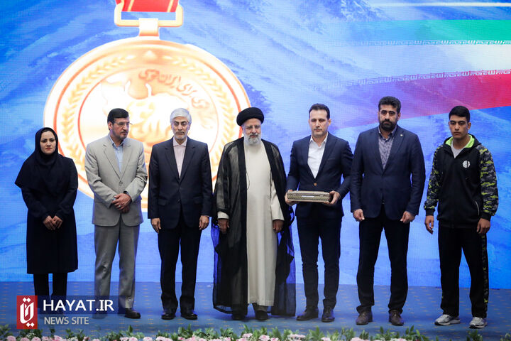 آیین تجلیل از قهرمانان و مدال آوران