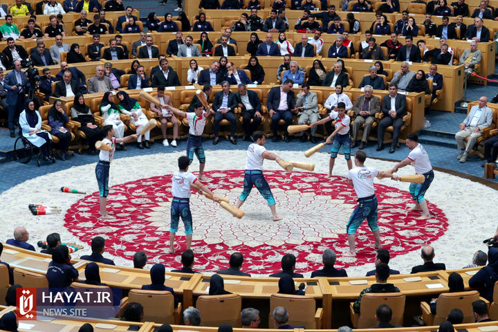 آیین تجلیل از قهرمانان و مدال آوران