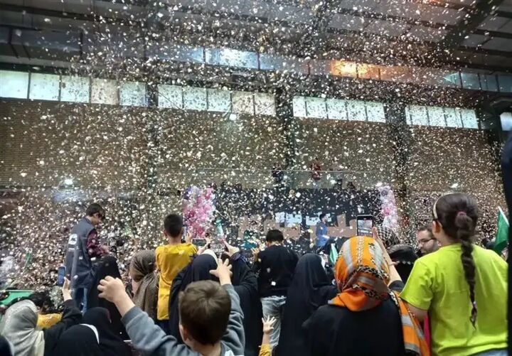 اجتماع باشکوه ۶ هزار نفری امام زمانیها در اسلامشهر اجتماع باشکوه ۶ هزار نفری امام زمانیها در اسلامشهر