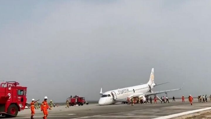 فرود بدون چرخ یک هواپیمای باری در فرودگاه استانبول فرود بدون چرخ یک هواپیمای باری در فرودگاه استانبول