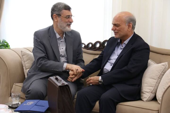 دیدار رییس بنیاد شهید و امور ایثارگران با جانباز معزز حمید گلچی در قم دیدار رییس بنیاد شهید و امور ایثارگران با جانباز معزز حمید گلچی در قم