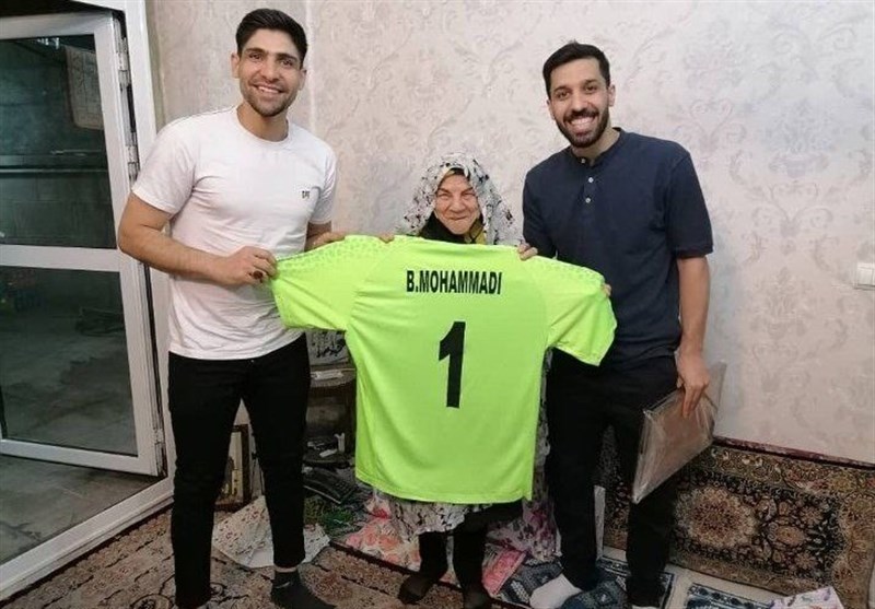 هدیه بهترین دروازهبان فوتسال آسیا به مادر شهید + عکس