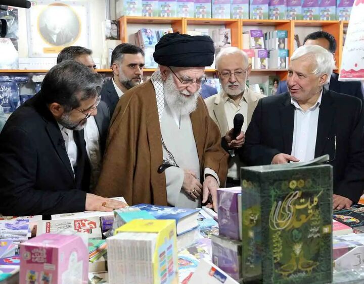 رهبر انقلاب از نمایشگاه کتاب تهران بازدید کردند + عکس رهبر انقلاب از نمایشگاه کتاب تهران بازدید کردند + عکس