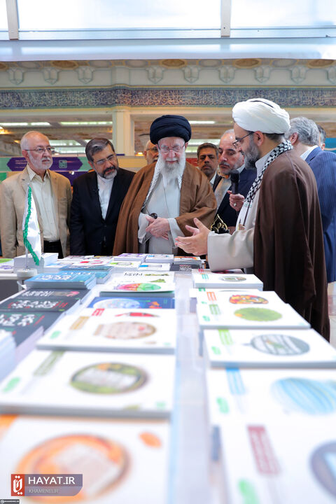 رهبر انقلاب از نمایشگاه کتاب تهران بازدید کردند