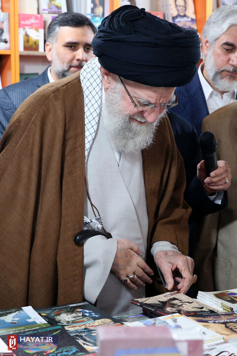 رهبر انقلاب از نمایشگاه کتاب تهران بازدید کردند