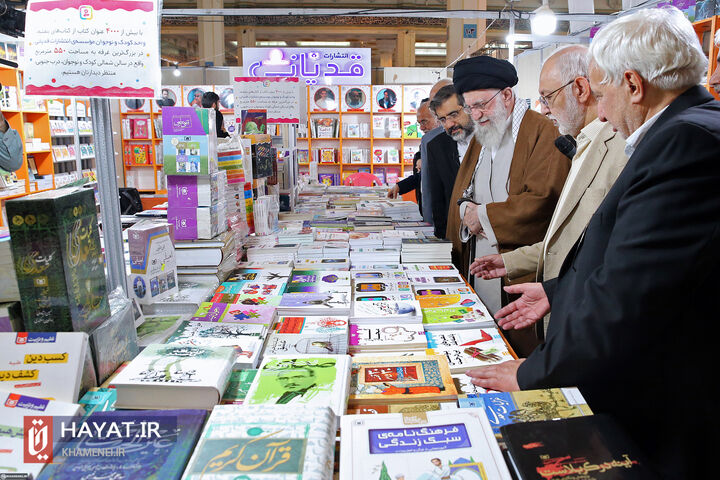 رهبر انقلاب از نمایشگاه کتاب تهران بازدید کردند